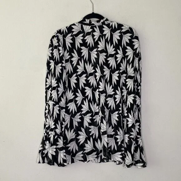 Ann Taylor Blouse Large Long Sleeve Pleated Floral Black & White Split Neck - Picture 3 of 9